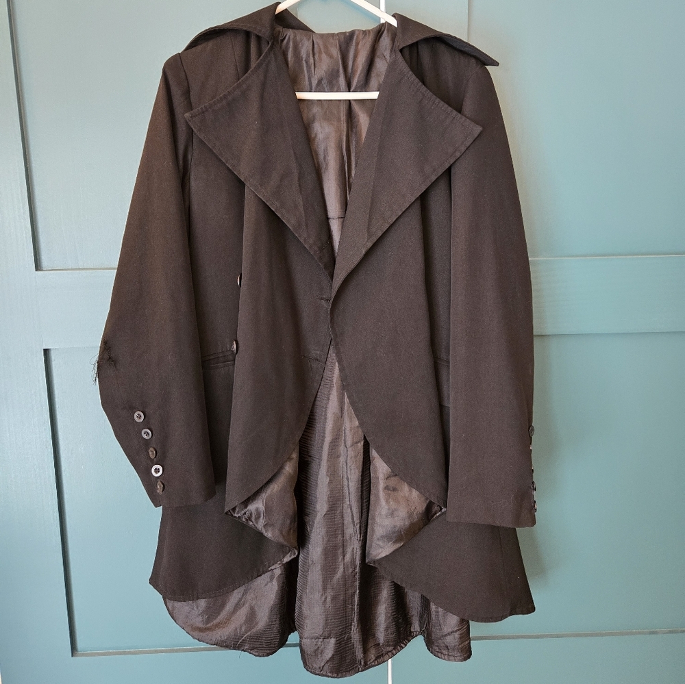 Vintage No tags no brand black high low pirate style coat Large?